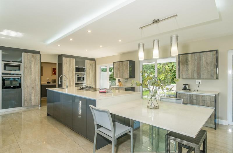 6 Bedroom Property for Sale in Constantia Western Cape